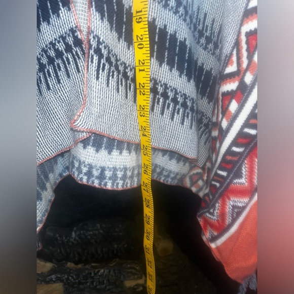 Beautiful O/s multiple color Poncho - Picture 3 of 3